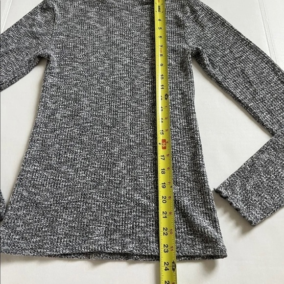 Abercrombie and Fitch Ribbed Mock Neck Long Sleeve - Picture 6 of 6
